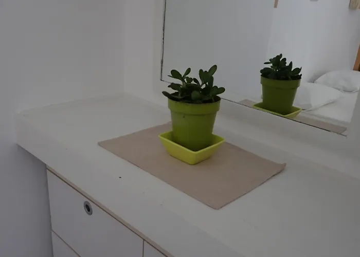 Great Value 5 Mins To De Rocha